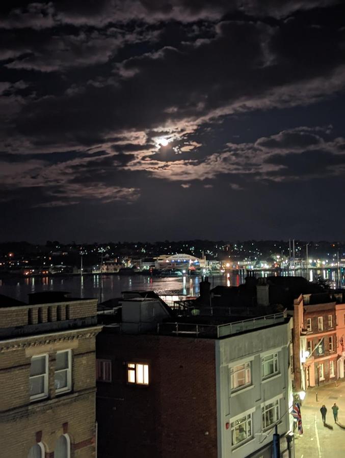 Seafarer'S View - 6 Bedroom Townhouse In Cowes, Parking & Seaviews. Каус Екстер'єр фото